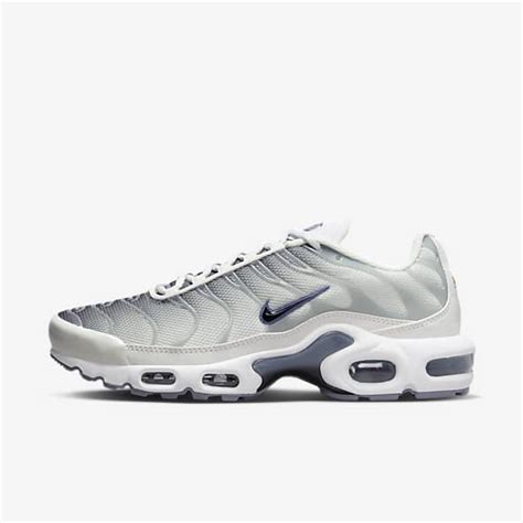 Weiße TNs & Air Max Plus (13) 